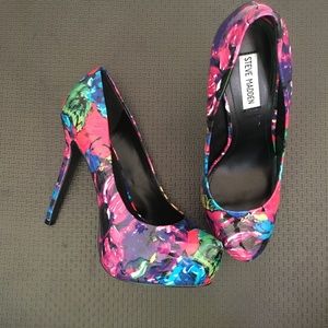 Steve Madden multicolored pumps
